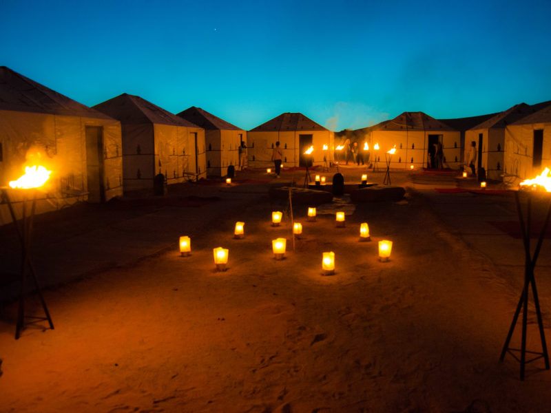 https://ksstravelsmorocco.com/wp-content/uploads/2018/11/desert-camp-merzouga-night-800x600.jpg