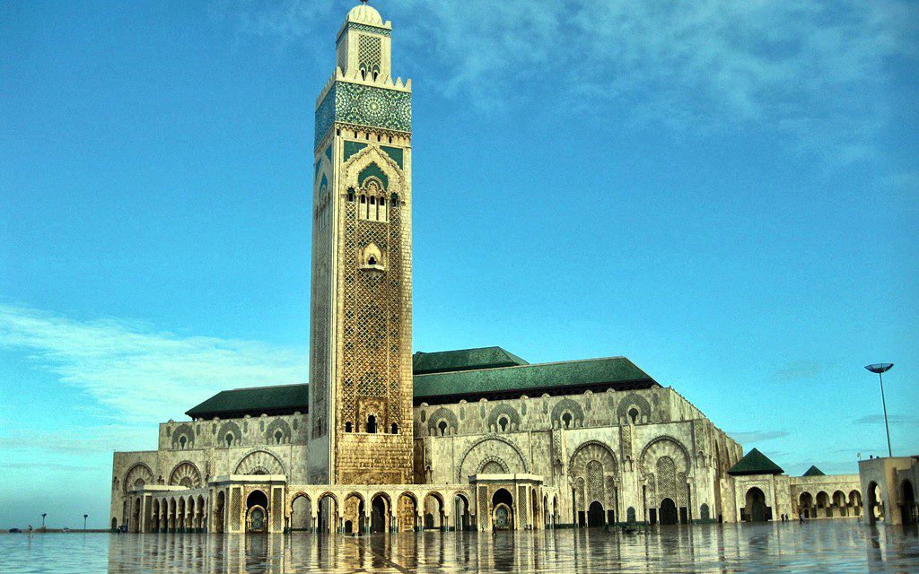 https://ksstravelsmorocco.com/wp-content/uploads/2018/12/casablanca-mosque-1024x640.jpg